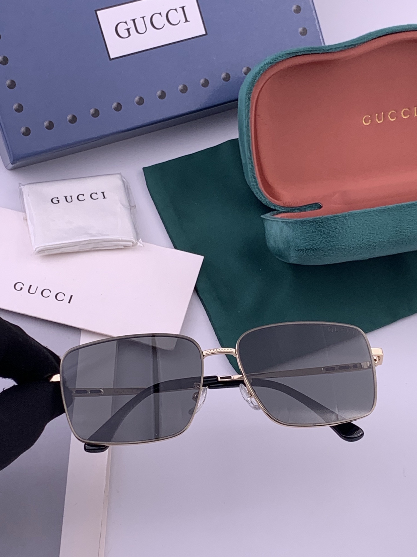 GUCCI 男款炫彩飞行员偏光太阳镜 ❤️材质：高清尼龙加厚卡槽高清偏光镜片 🌹无边框镜架💕颜👍型号：G4802