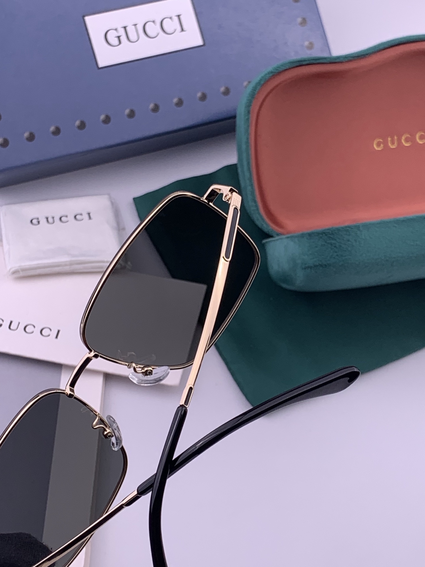 GUCCI 男款炫彩飞行员偏光太阳镜 ❤️材质：高清尼龙加厚卡槽高清偏光镜片 🌹无边框镜架💕颜👍型号：G4802