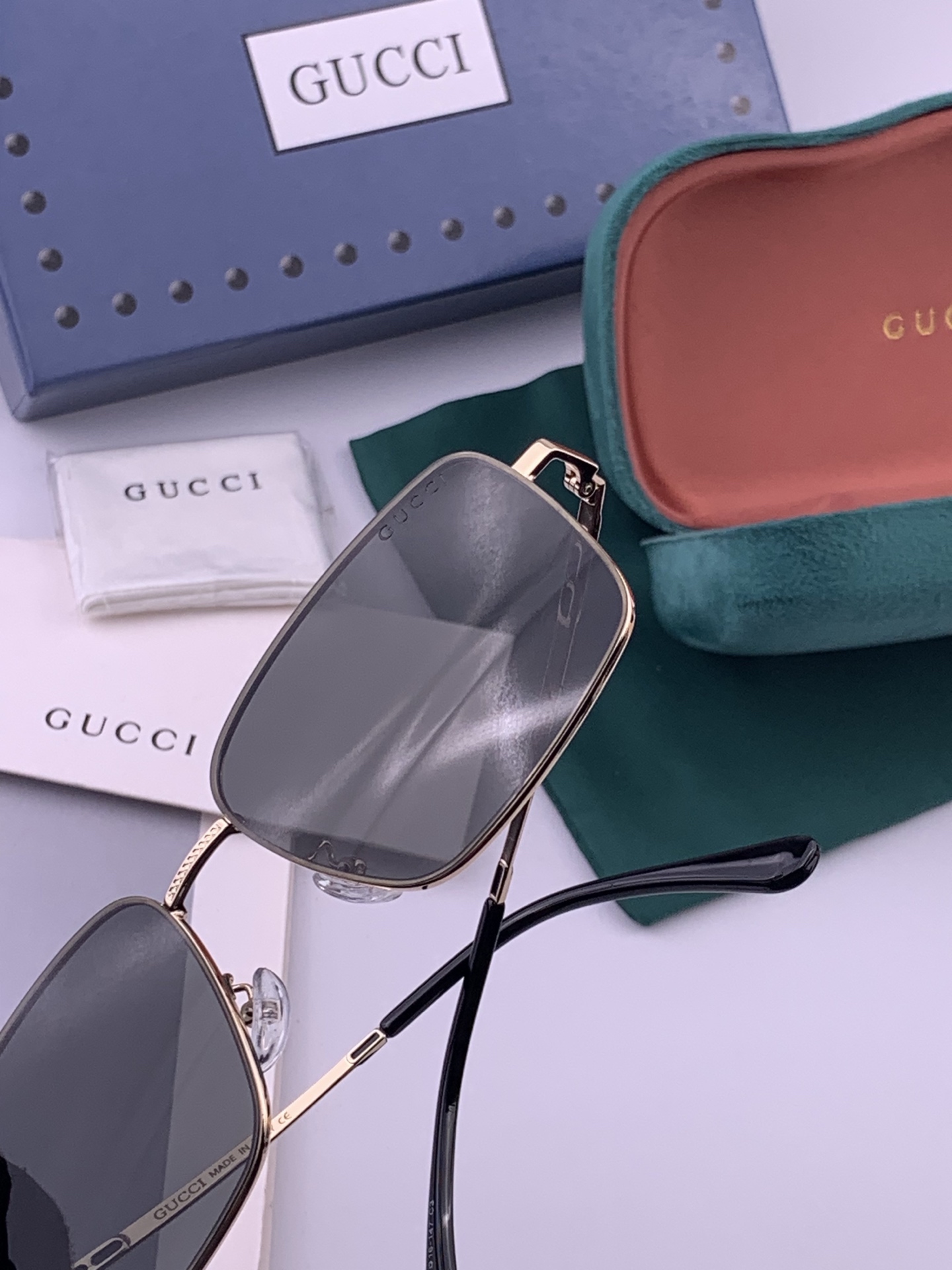 GUCCI 男款炫彩飞行员偏光太阳镜 ❤️材质：高清尼龙加厚卡槽高清偏光镜片 🌹无边框镜架💕颜👍型号：G4802