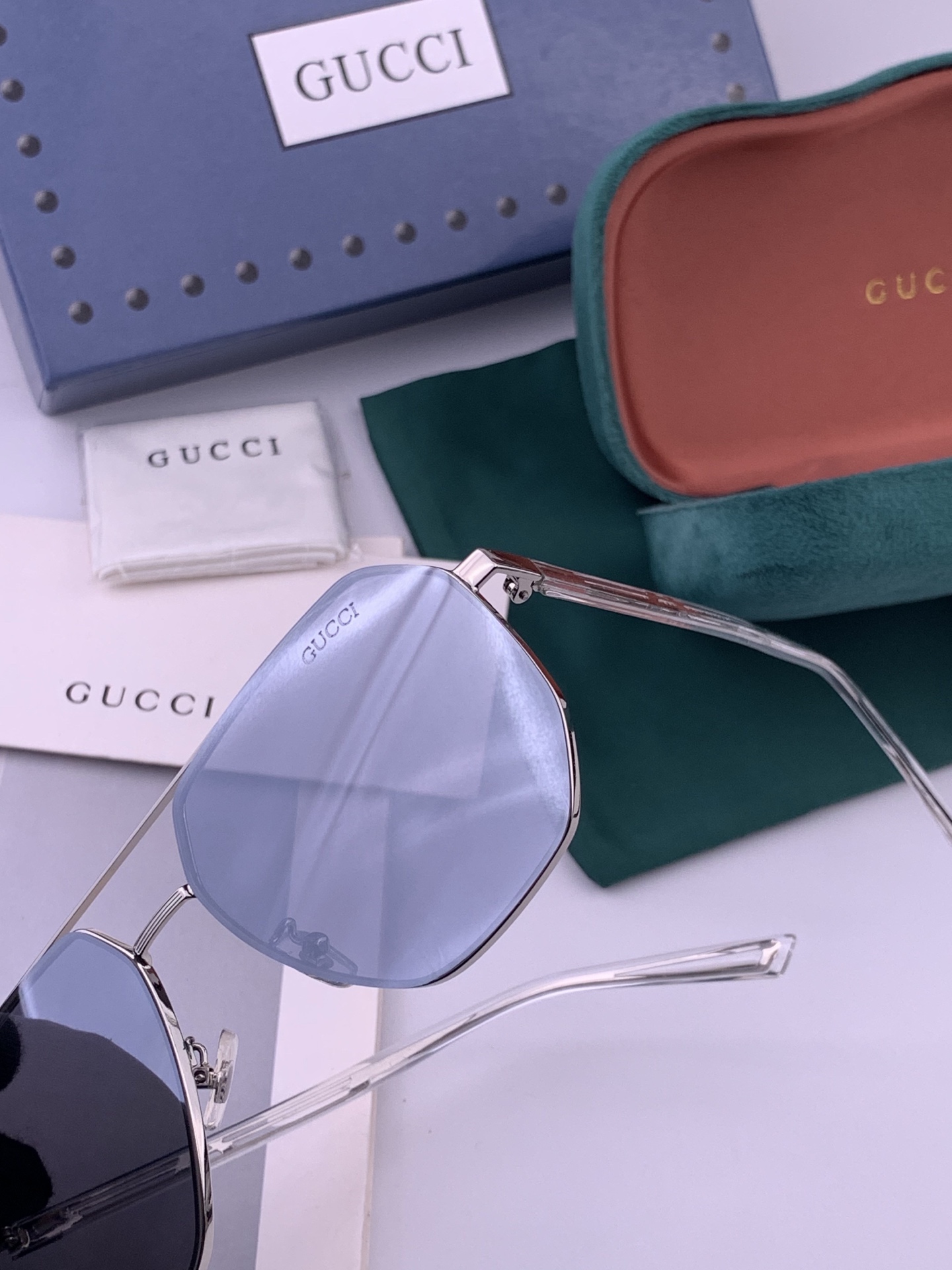 GUCCI 男款炫彩飞行员偏光太阳镜 ❤️材质：高清尼龙加厚卡槽高清偏光镜片 🌹无边框镜架💕颜👍型号：G01804