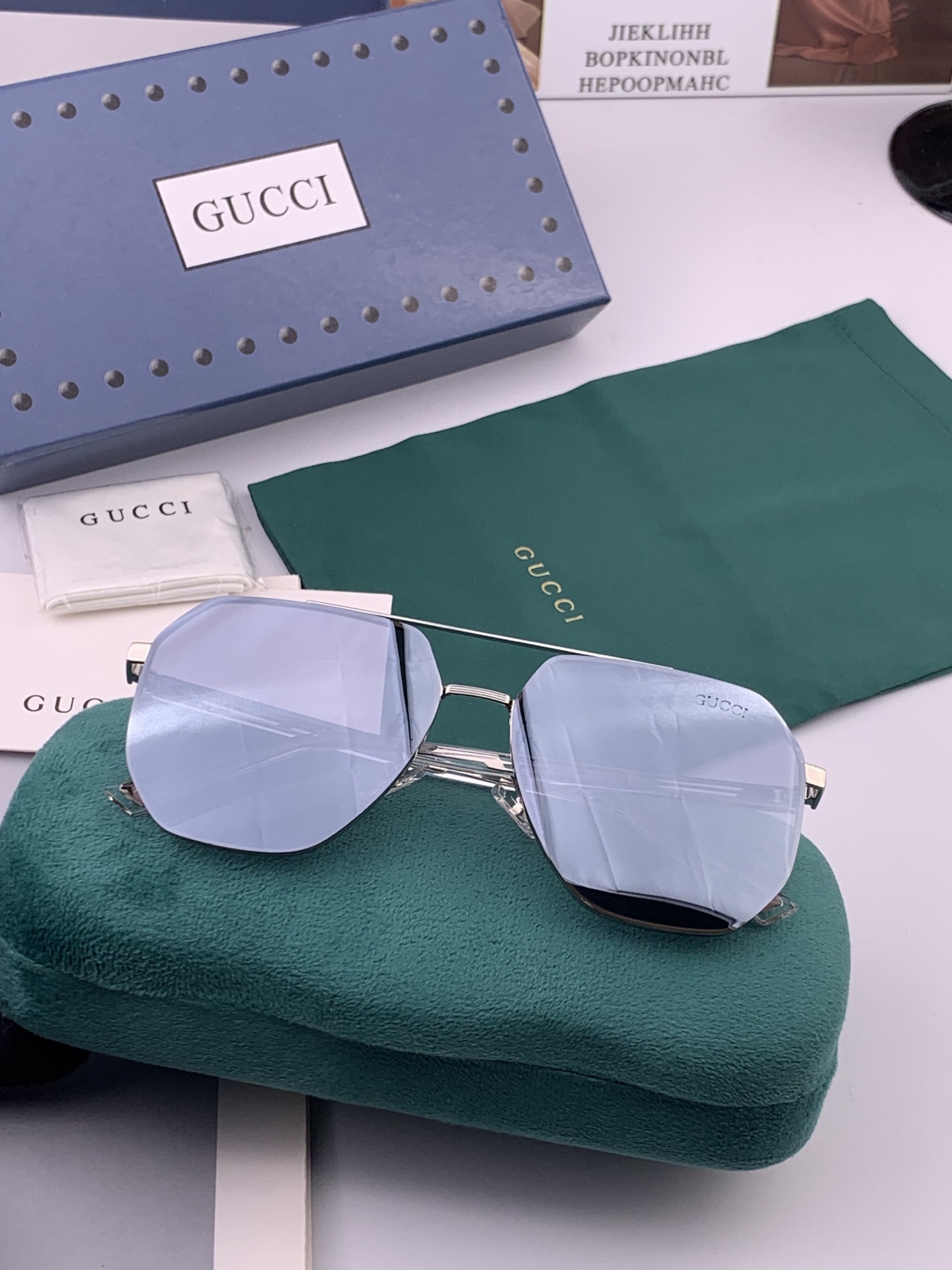 GUCCI 男款炫彩飞行员偏光太阳镜 ❤️材质：高清尼龙加厚卡槽高清偏光镜片 🌹无边框镜架💕颜👍型号：G01804