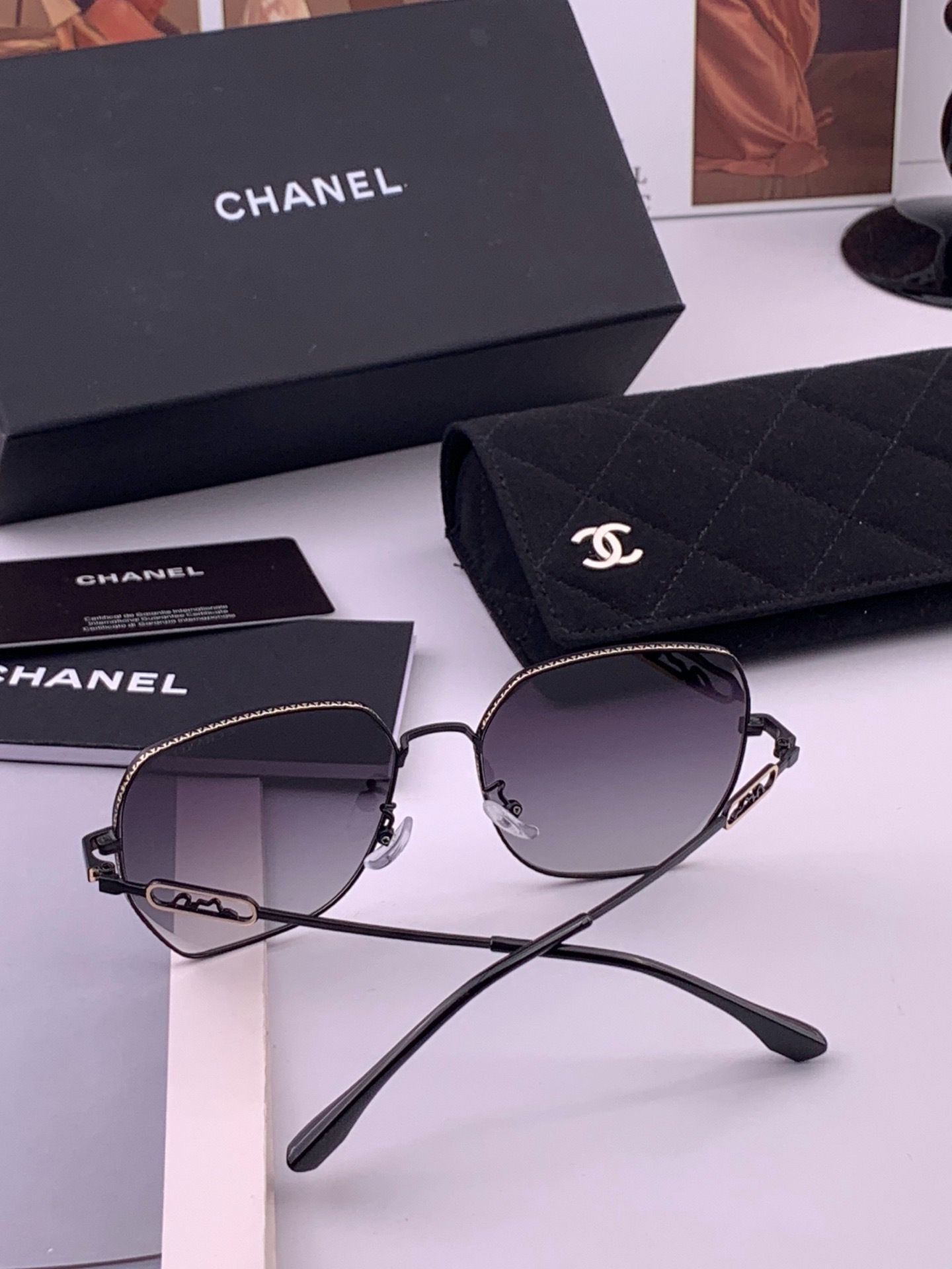 【CHANEL】香奈儿  新款尼龙偏光太眼镜，无框钻石 切边更有质感，大气女人范儿，大脸小脸都好看 ！型号：CH7238