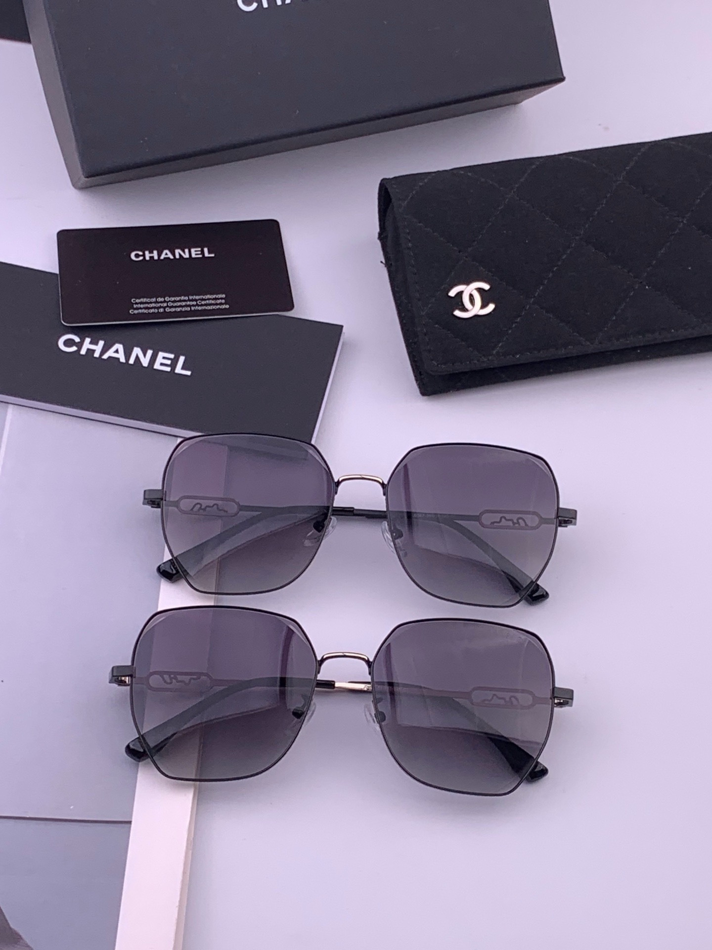 【CHANEL】香奈儿  新款尼龙偏光太眼镜，无框钻石 切边更有质感，大气女人范儿，大脸小脸都好看 ！型号：CH7238