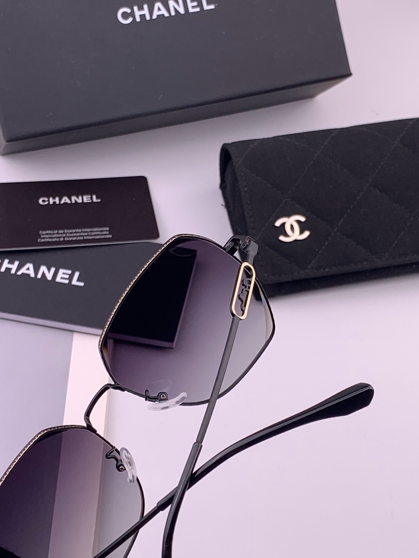 【CHANEL】香奈儿  新款尼龙偏光太眼镜，无框钻石 切边更有质感，大气女人范儿，大脸小脸都好看 ！型号：CH7238
