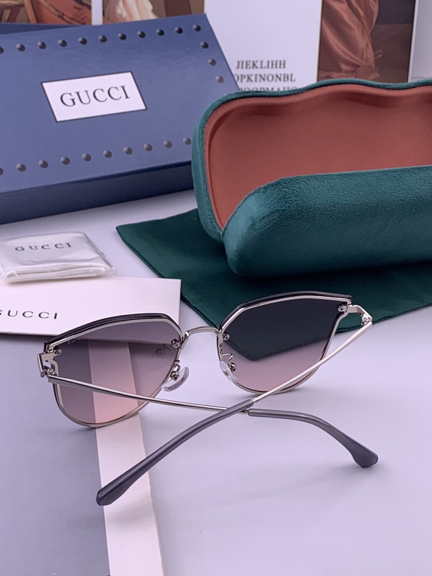 GUCCI 开春新款 最新款无框太阳镜 各路网红纷纷带起气场满分‼️ 俏皮甜美.上脸效果更佳.金属质感超好 型号：G52