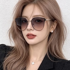 GUCCI 开春新款 最新款无框太阳镜 各路网红纷纷带起气场满分‼️ 俏皮甜美.上脸效果更佳.金属质感超好 型号:G52 GUCCI 开春新款 最新款无框太阳镜 各路网红纷纷带起气场满分‼️ 俏皮甜美.上脸效果更佳.金属质感超好 型号:G52