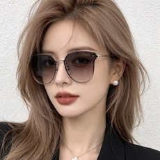 GUCCI 开春新款 最新款无框太阳镜 各路网红纷纷带起气场满分‼️ 俏皮甜美.上脸效果更佳.金属质感超好 型号:G52 GUCCI 开春新款 最新款无框太阳镜 各路网红纷纷带起气场满分‼️ 俏皮甜美.上脸效果更佳.金属质感超好 型号:G52
