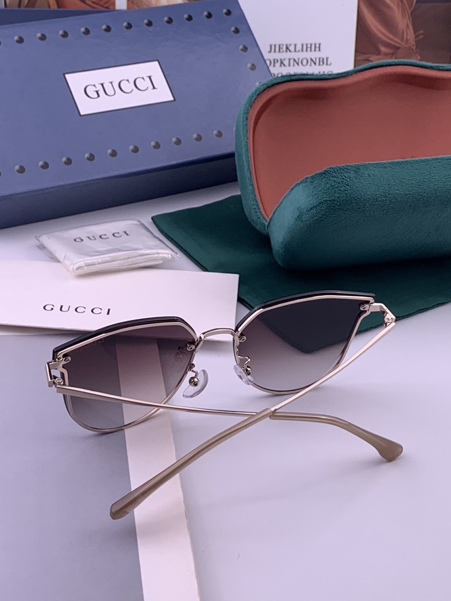 GUCCI 开春新款 最新款无框太阳镜 各路网红纷纷带起气场满分‼️ 俏皮甜美.上脸效果更佳.金属质感超好 型号：G52