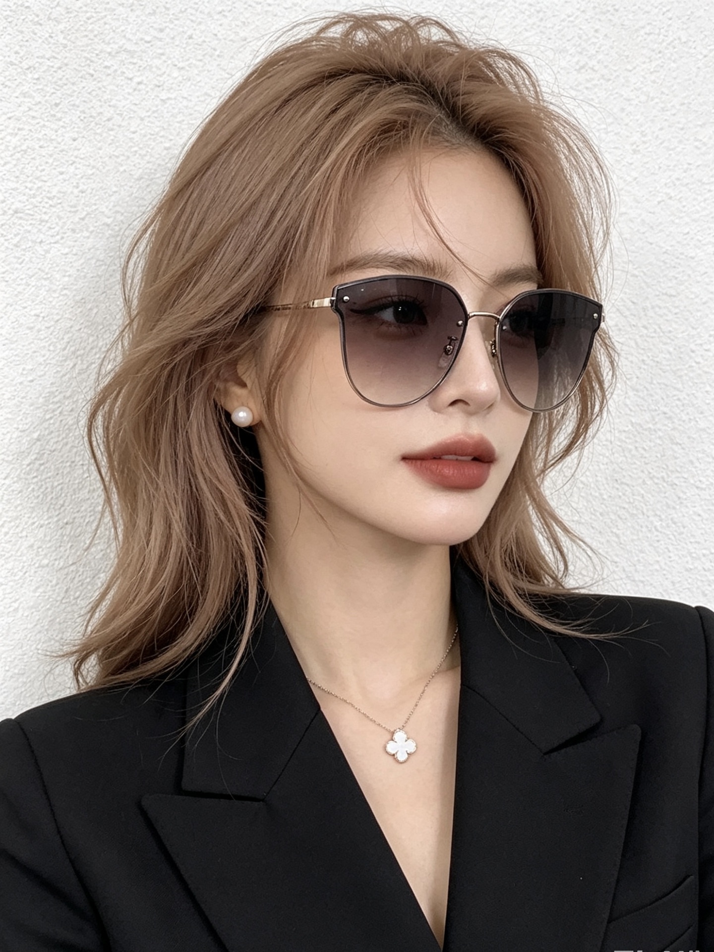 GUCCI 开春新款 最新款无框太阳镜 各路网红纷纷带起气场满分‼️ 俏皮甜美.上脸效果更佳.金属质感超好 型号：G52