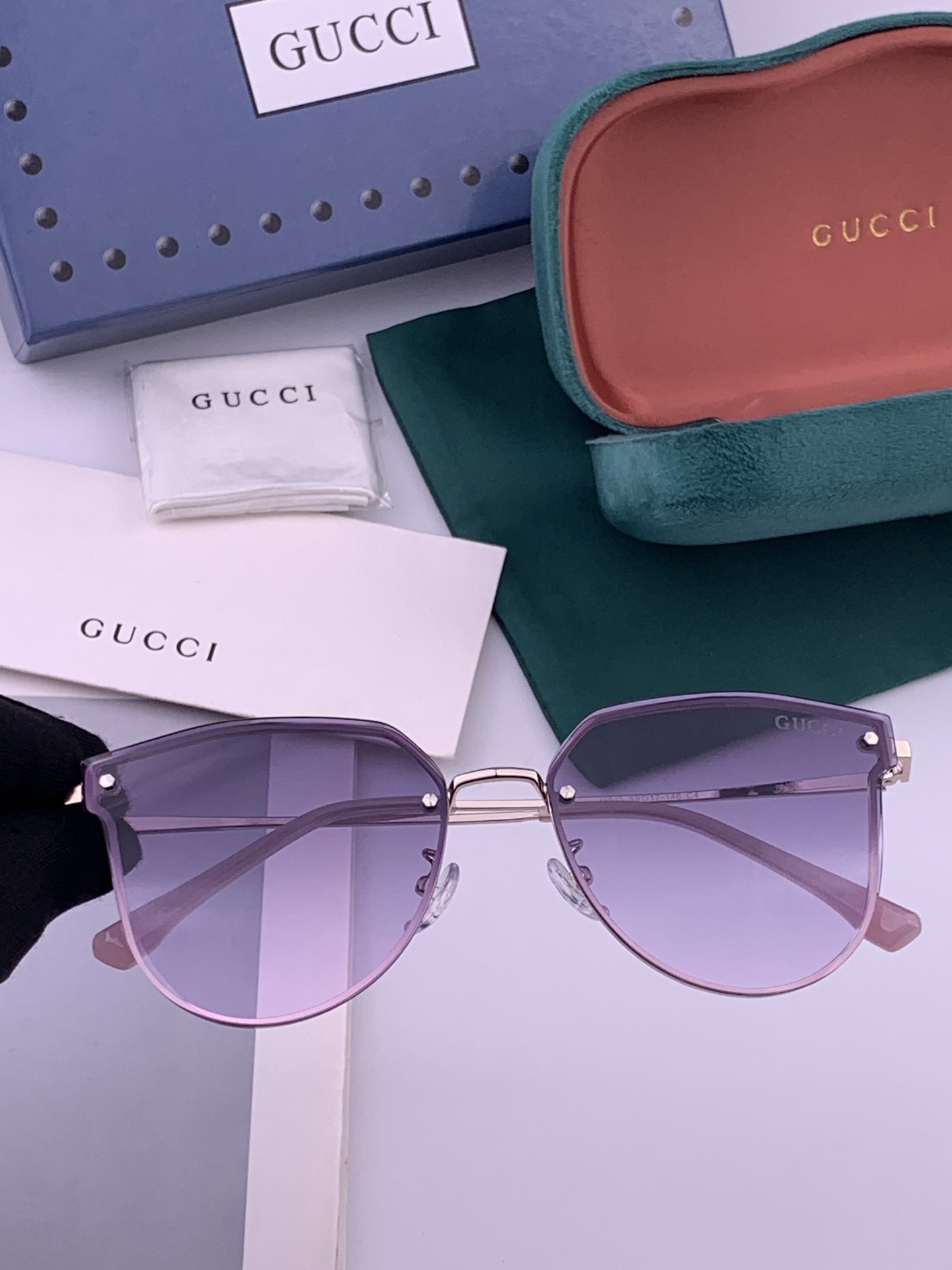 GUCCI 开春新款 最新款无框太阳镜 各路网红纷纷带起气场满分‼️ 俏皮甜美.上脸效果更佳.金属质感超好 型号：G52