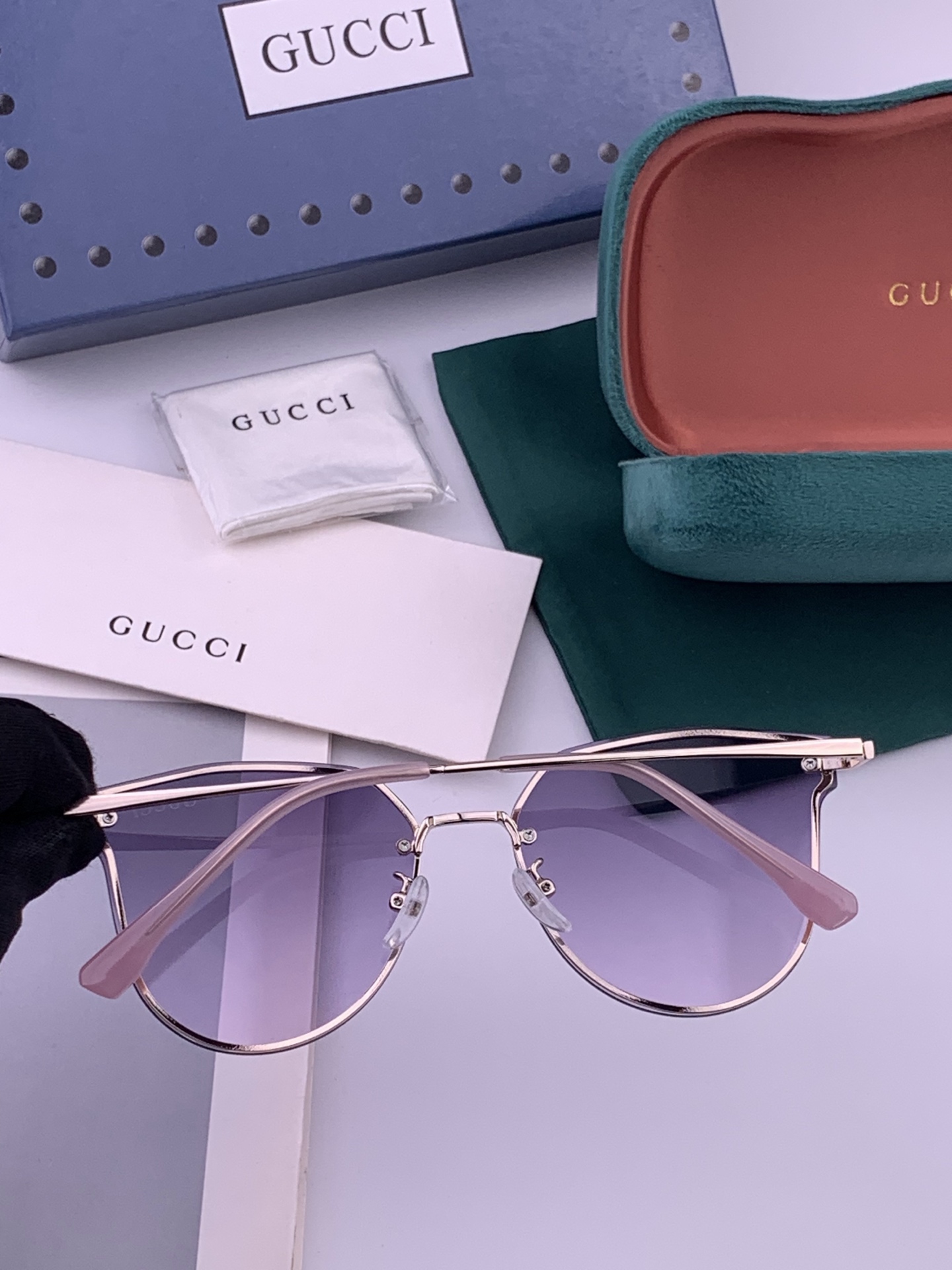 GUCCI 开春新款 最新款无框太阳镜 各路网红纷纷带起气场满分‼️ 俏皮甜美.上脸效果更佳.金属质感超好 型号：G52