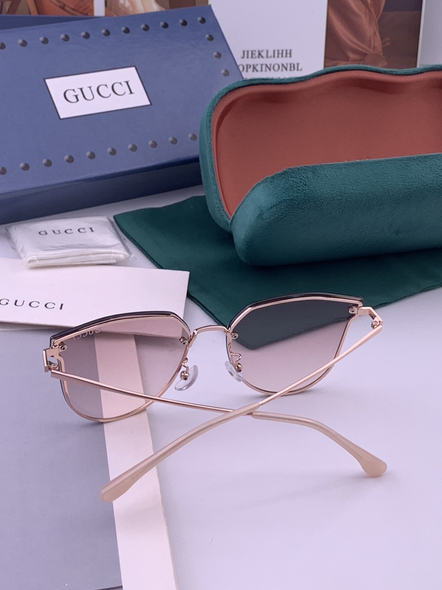 GUCCI 开春新款 最新款无框太阳镜 各路网红纷纷带起气场满分‼️ 俏皮甜美.上脸效果更佳.金属质感超好 型号：G52