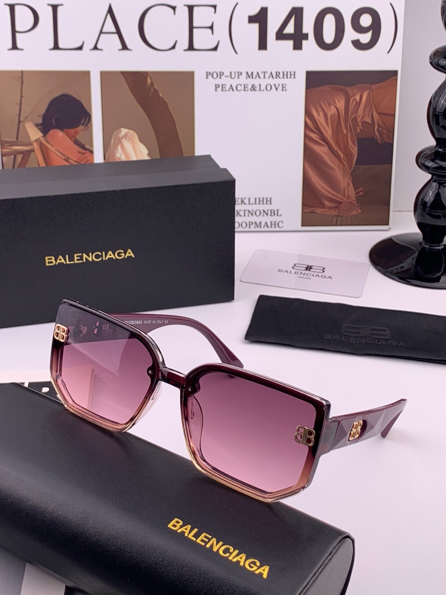 小红书超火。的一款墨镜BALENCIAGA巴黎世家 春夏新款太阳镜 镜腿金属双B字母logo设计让人一眼爱上 超级百搭造