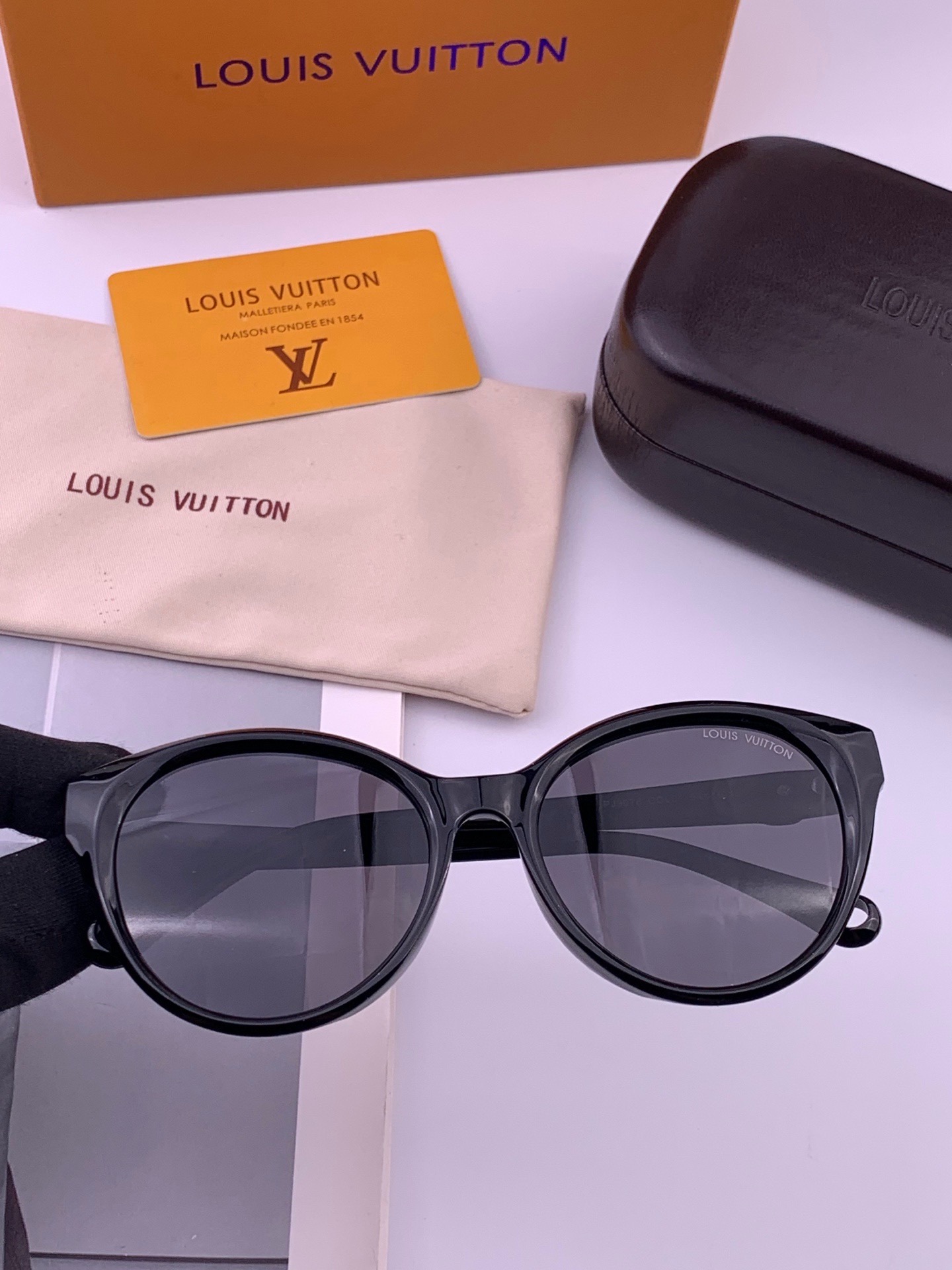 LV 太阳镜潮品官网模特同款 [玫瑰][玫瑰]四叶草🍀精致个性设计简约时尚 高品质值得拥有绝对潮爆整个夏季 新款 型号：