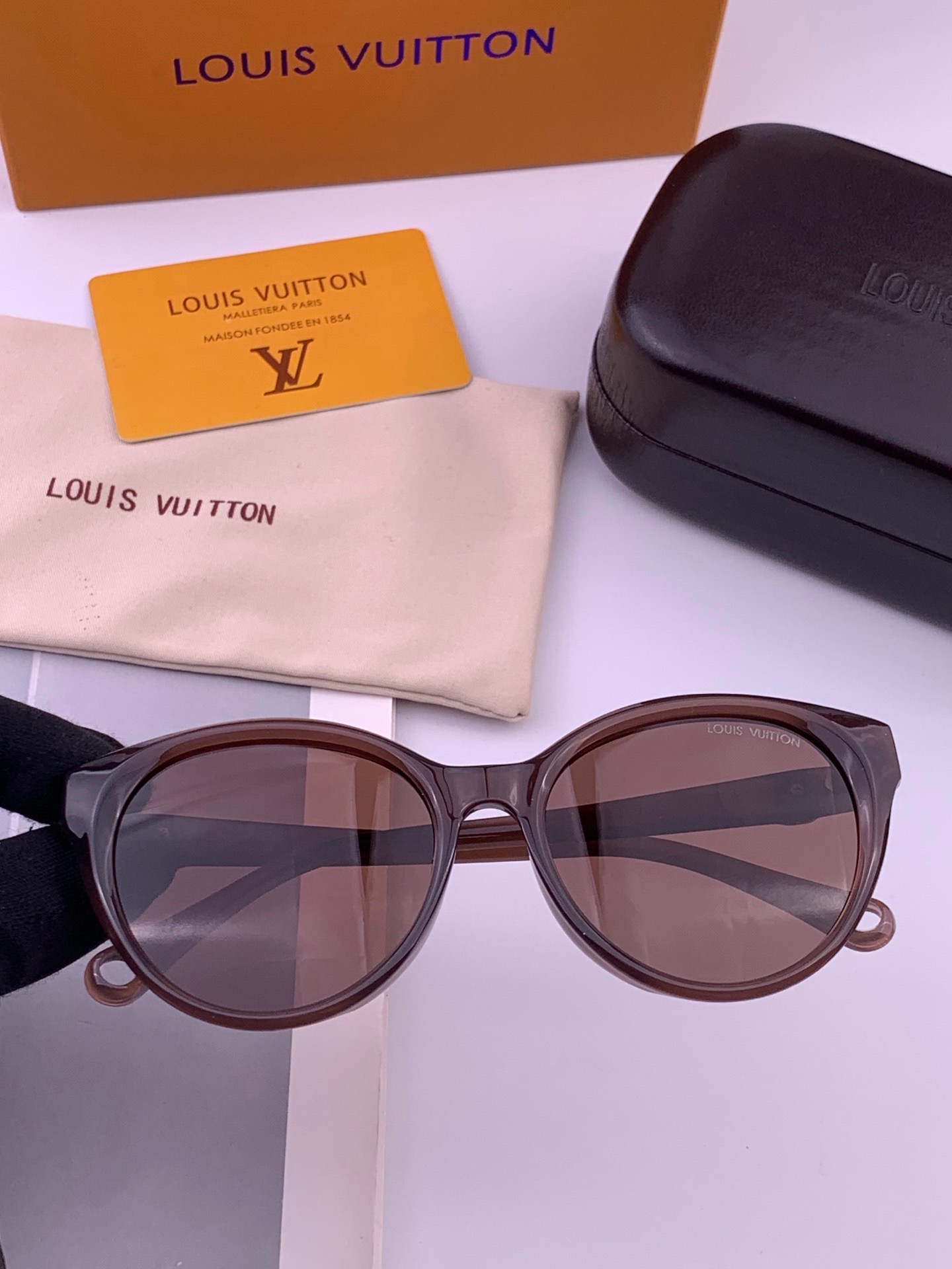LV 太阳镜潮品官网模特同款 [玫瑰][玫瑰]四叶草🍀精致个性设计简约时尚 高品质值得拥有绝对潮爆整个夏季 新款 型号：