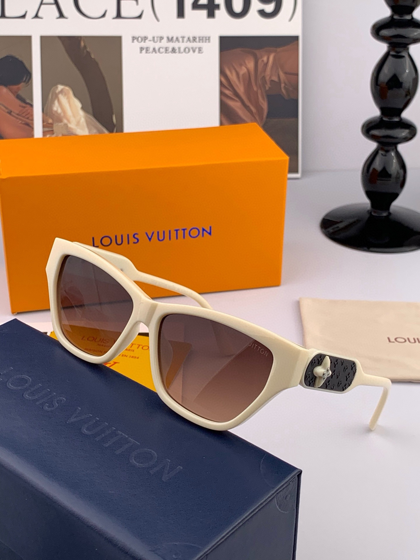 LV 开春新款  潮流爆款 时尚方框太阳镜 高品质 佩戴舒适 网红潮款墨镜 型号L6220