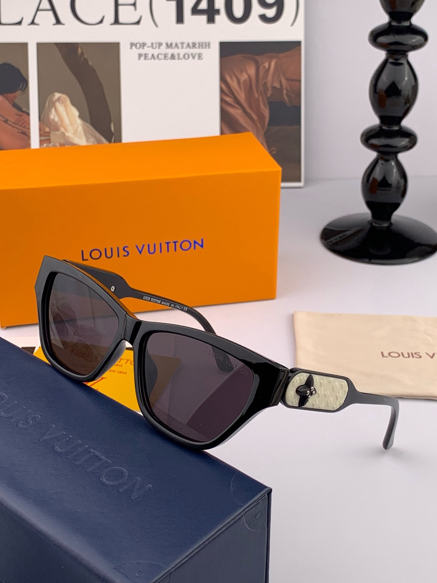 LV 开春新款  潮流爆款 时尚方框太阳镜 高品质 佩戴舒适 网红潮款墨镜 型号L6220