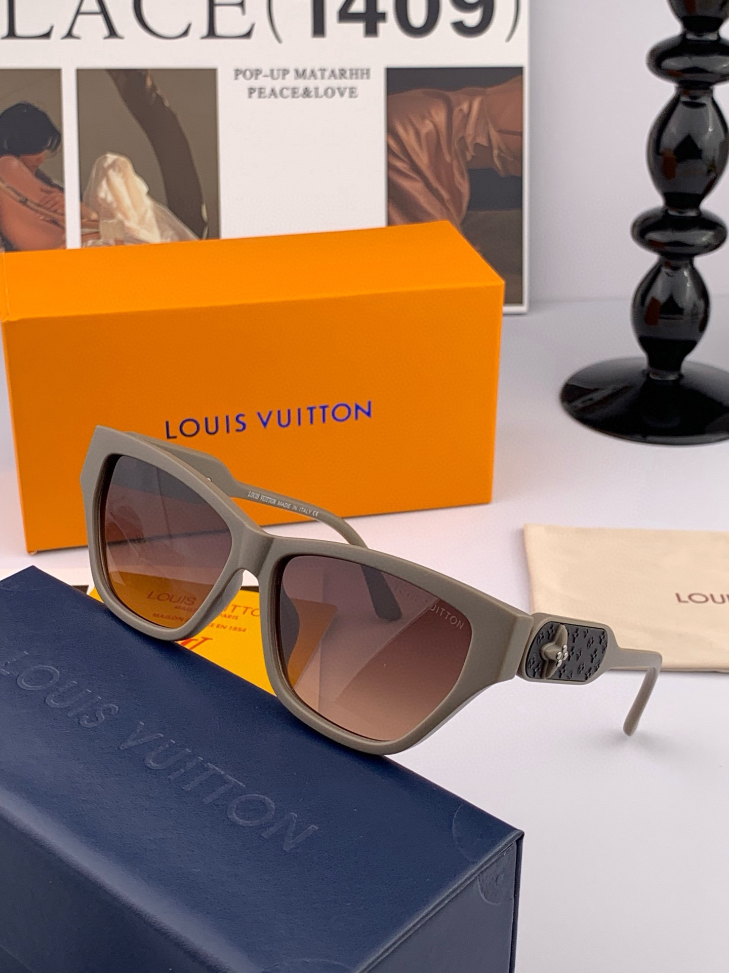 LV 开春新款  潮流爆款 时尚方框太阳镜 高品质 佩戴舒适 网红潮款墨镜 型号L6220