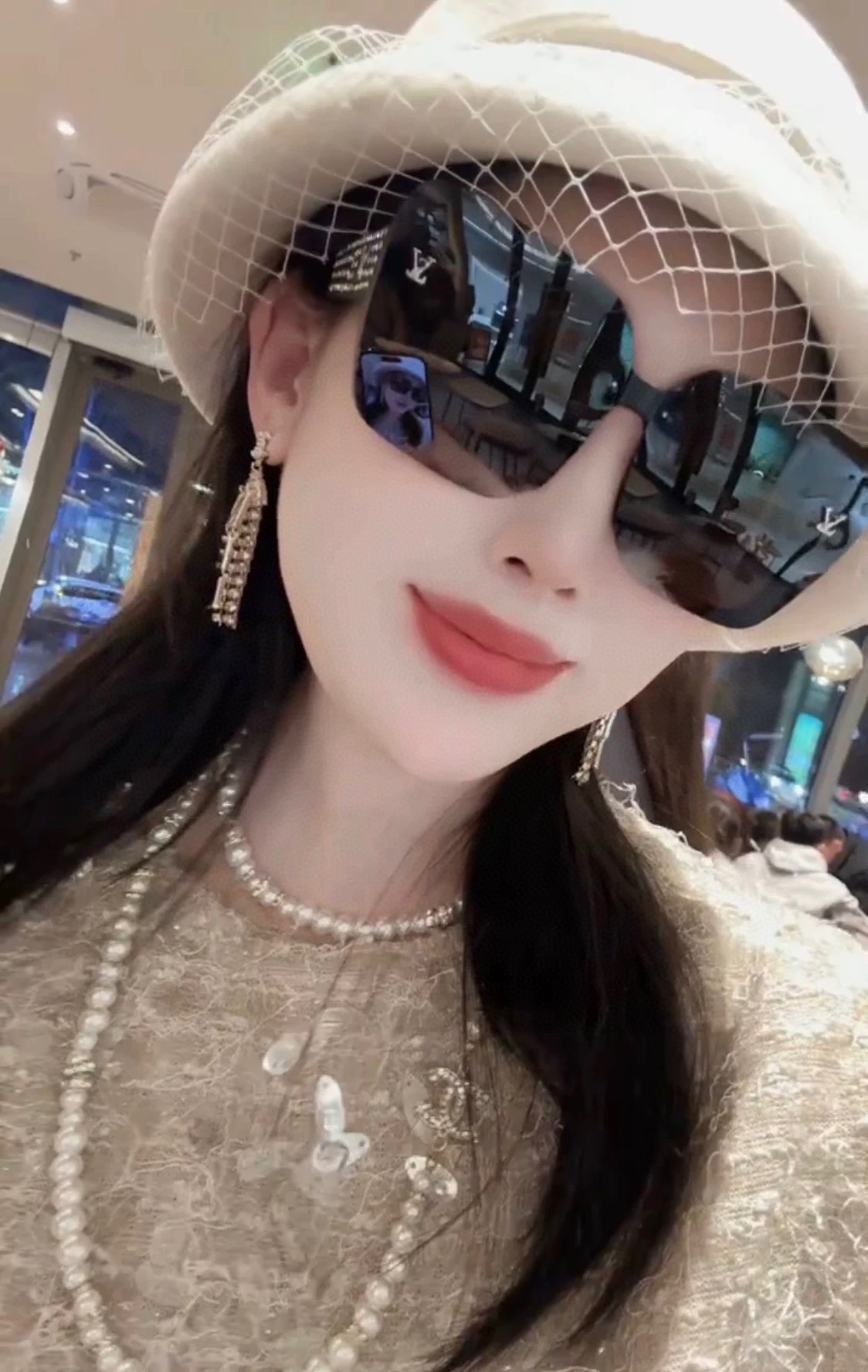 LV 开春新款  潮流爆款 时尚方框太阳镜 高品质 佩戴舒适 网红潮款墨镜 型号L2990