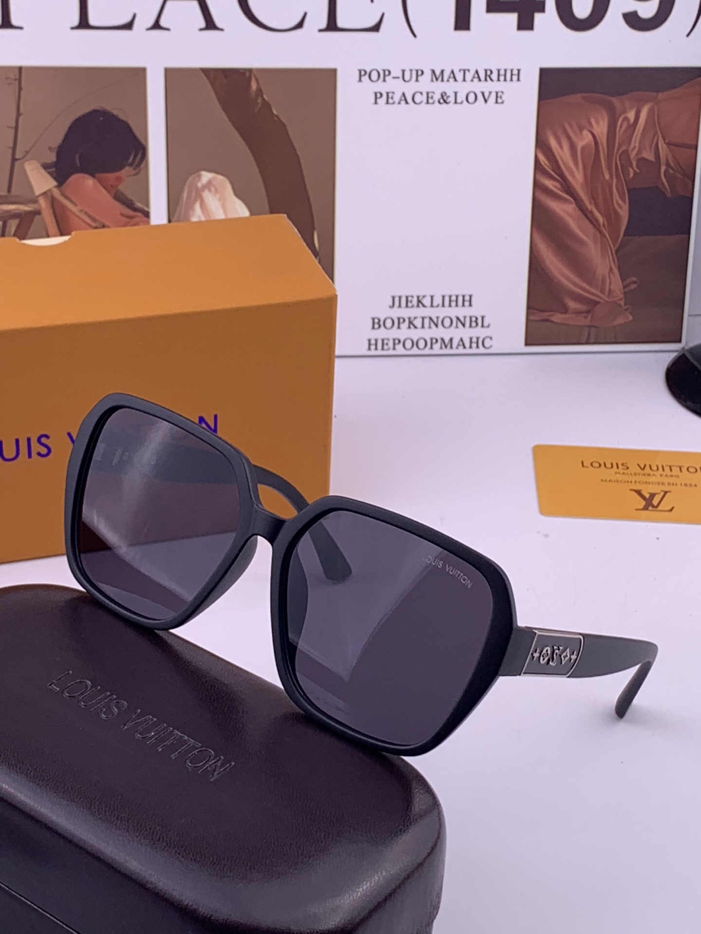 LV 开春新款  潮流爆款 时尚方框太阳镜 高品质 佩戴舒适 网红潮款墨镜 型号L3305