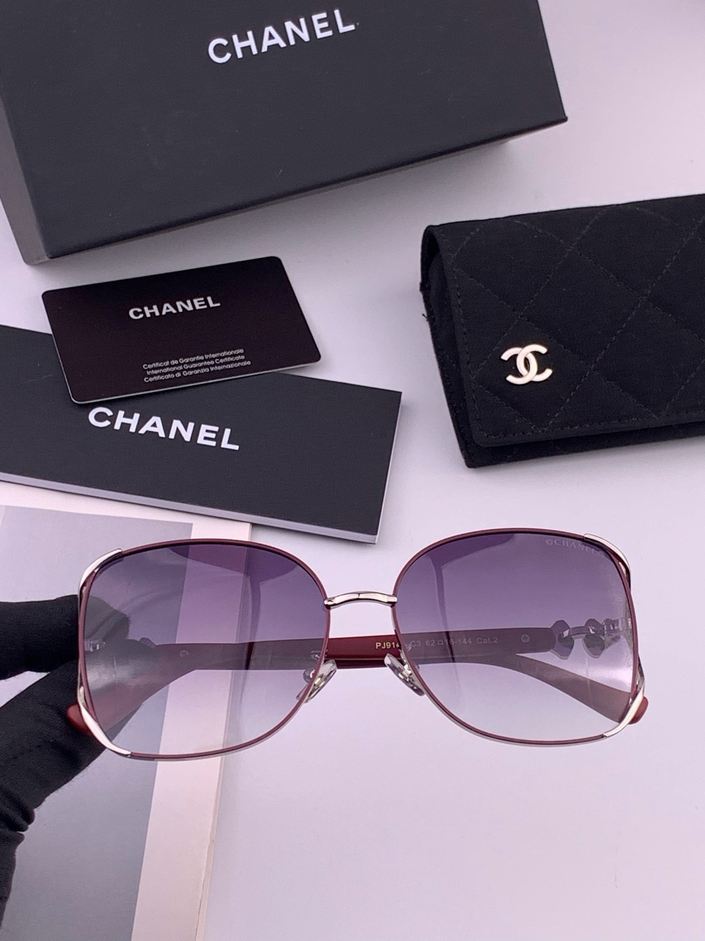 🔺CHANEL🔻官方早春新款，众多明星同款[色]香奈儿‼️‼️新款框偏光墨镜 ，🌈🌈宝丽来超清偏光太阳镜🔝🔝型号：CH9
