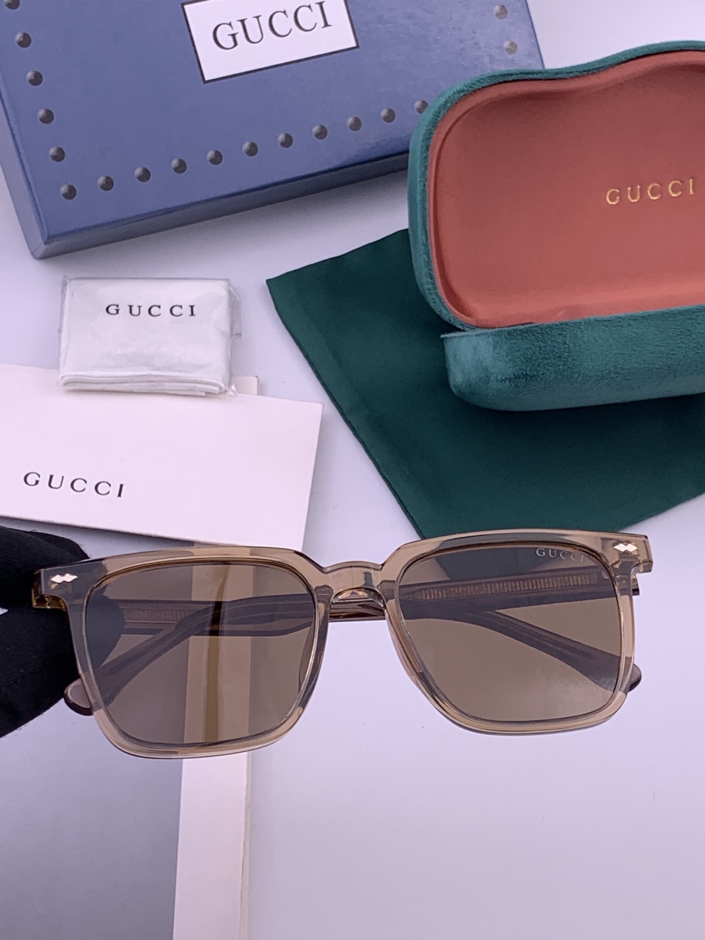 🔺GUCCI🔻古驰 GG方框太阳镜 完美品质 🎓独特设计  适合各种脸型 亮相时装周 超时尚百搭 实物精致  情侣款 男