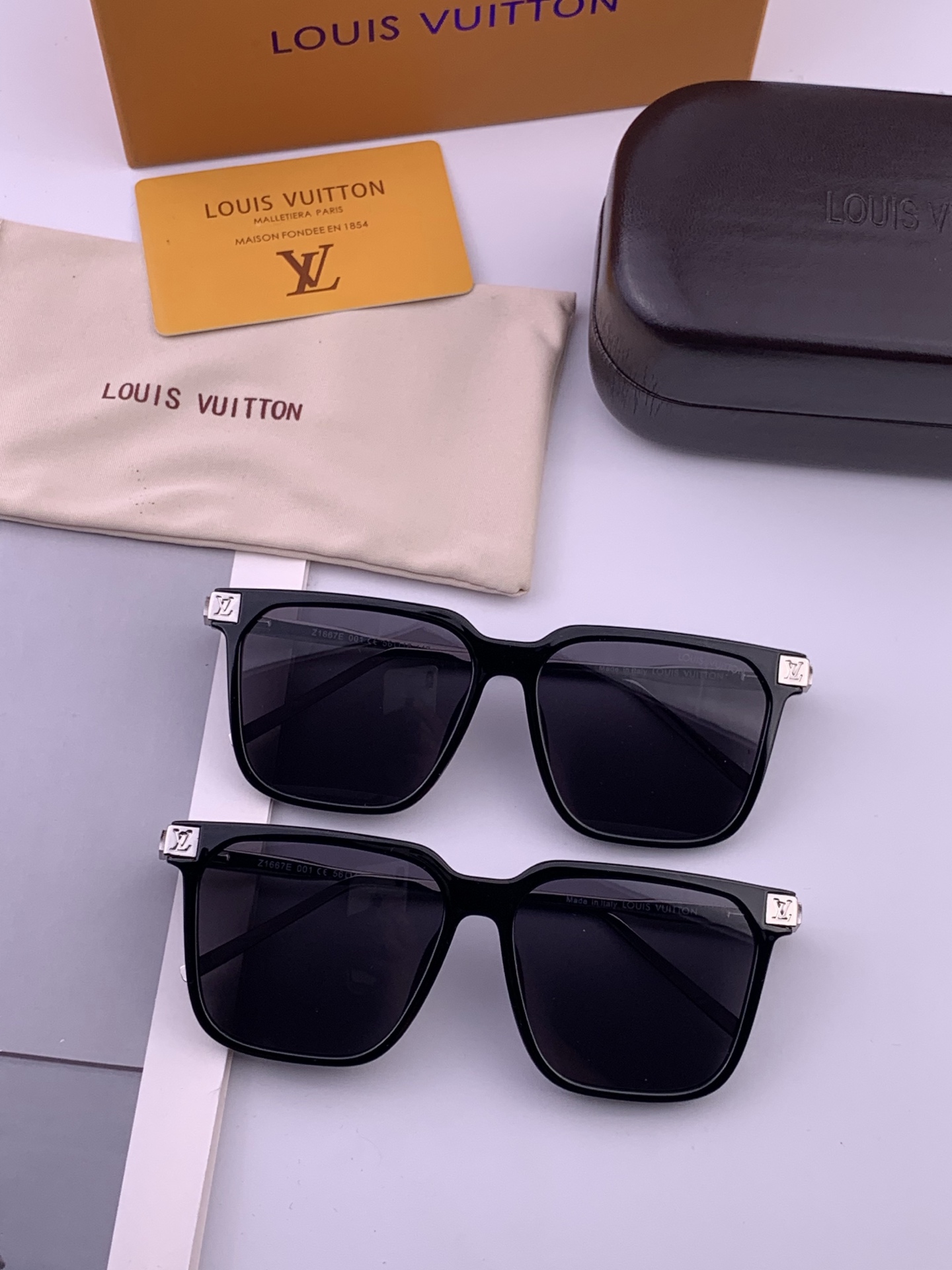 LV。高品质男女款”太阳镜。 开车钓鱼都可。百搭显瘦墨镜韩版男士飞行员大框司机开车防紫外线太阳镜，型号：L7166