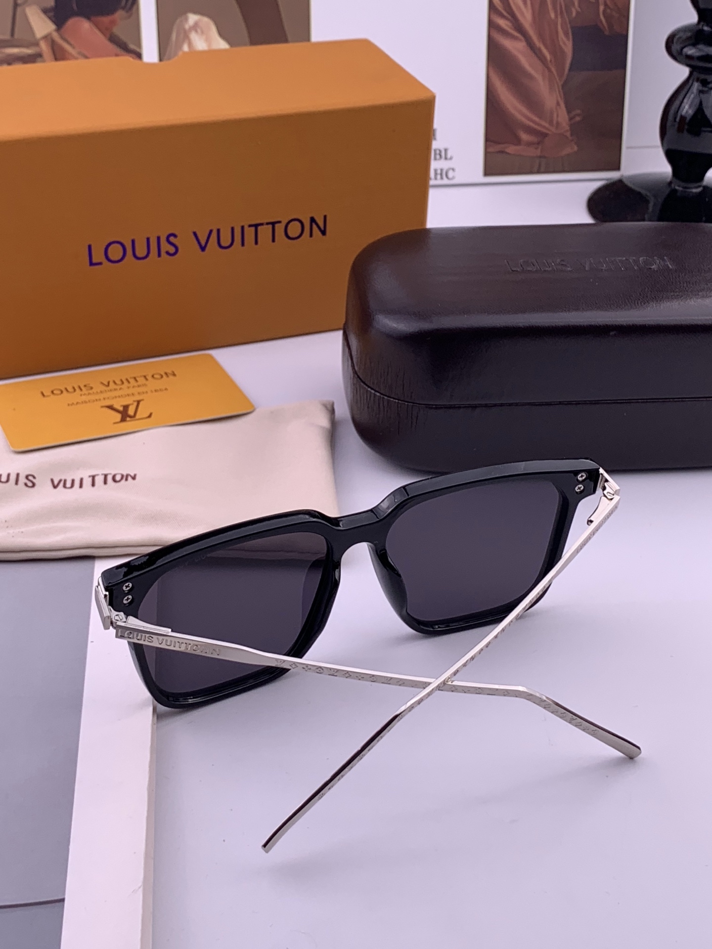 LV。高品质男女款”太阳镜。 开车钓鱼都可。百搭显瘦墨镜韩版男士飞行员大框司机开车防紫外线太阳镜，型号：L7166