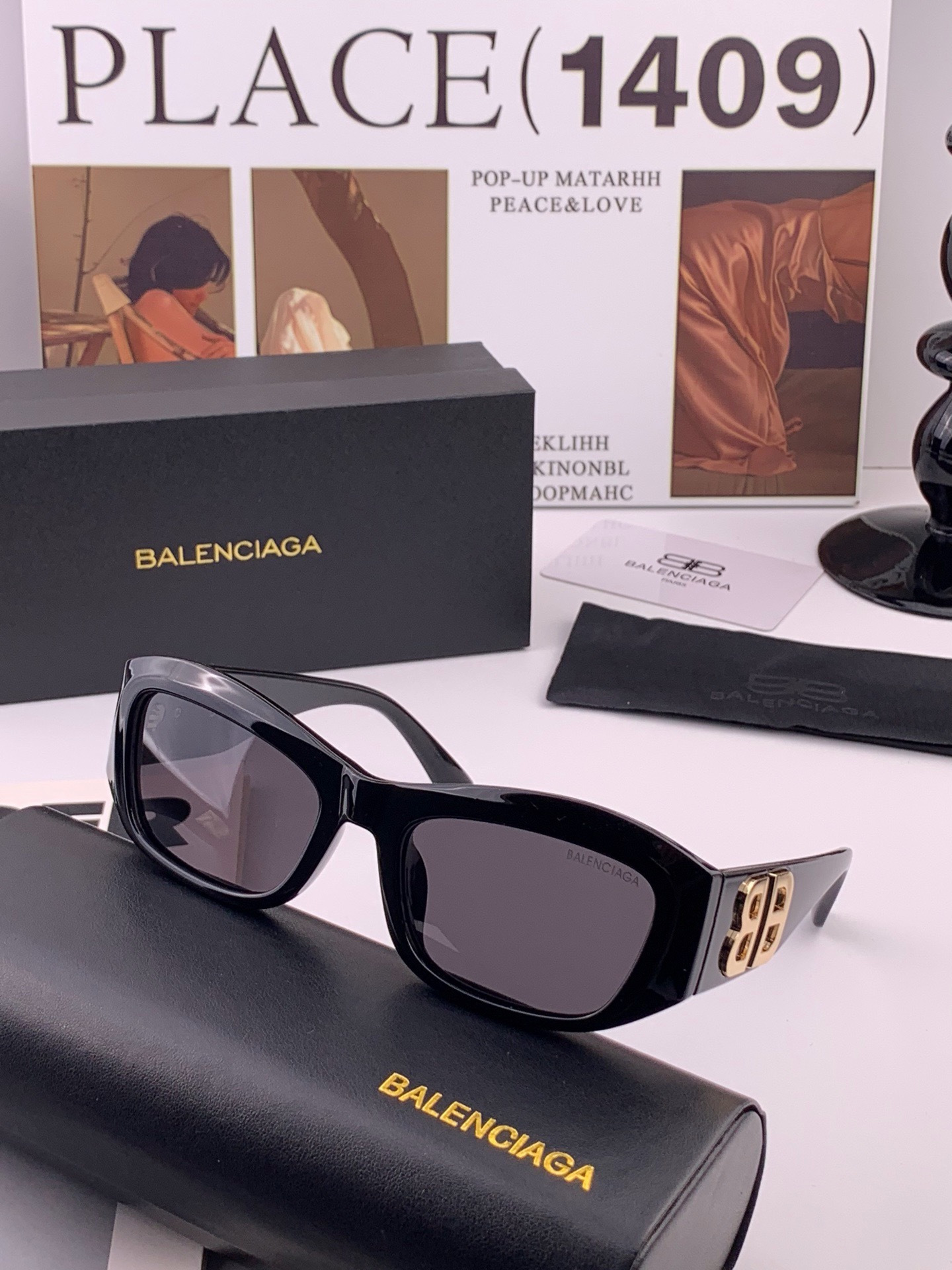 小红书超火。的一款高清偏光太阳镜BALENCIAGA巴黎世家春夏新款太阳镜 镜腿金属双B字母logo设计让人一眼爱上 超