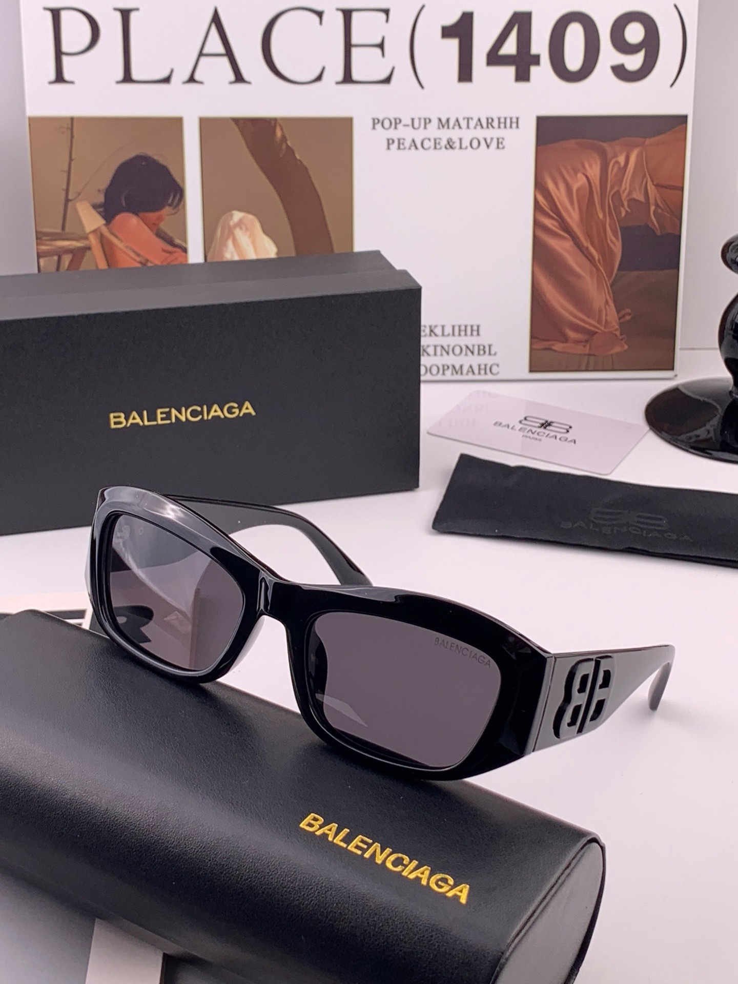 小红书超火。的一款高清偏光太阳镜BALENCIAGA巴黎世家春夏新款太阳镜 镜腿金属双B字母logo设计让人一眼爱上 超
