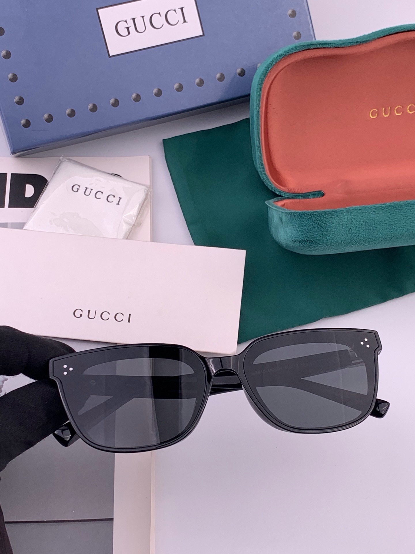GUCCI  新款连体尼龙偏光太眼镜，情侣款时尚方框太阳镜佩戴舒适网红潮流款墨镜，大气女人范儿，大脸小脸都好看 ！型号：