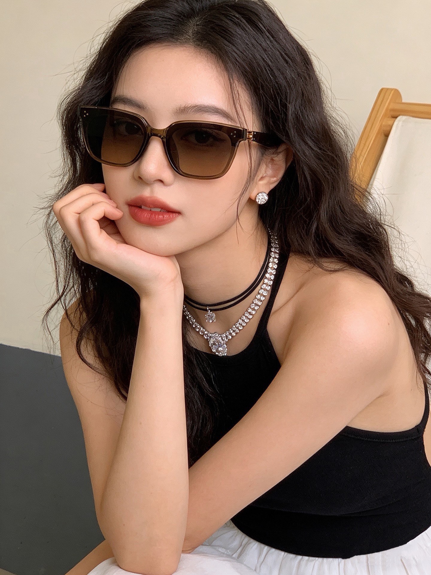GUCCI 新款连体尼龙偏光太眼镜,情侣款时尚方框太阳镜佩戴舒适网红潮流款墨镜,大气女人范儿,大脸小脸都好看 !型号: GUCCI 新款连体尼龙偏光太眼镜,情侣款时尚方框太阳镜佩戴舒适网红潮流款墨镜,大气女人范儿,大脸小脸都好看 !型号: