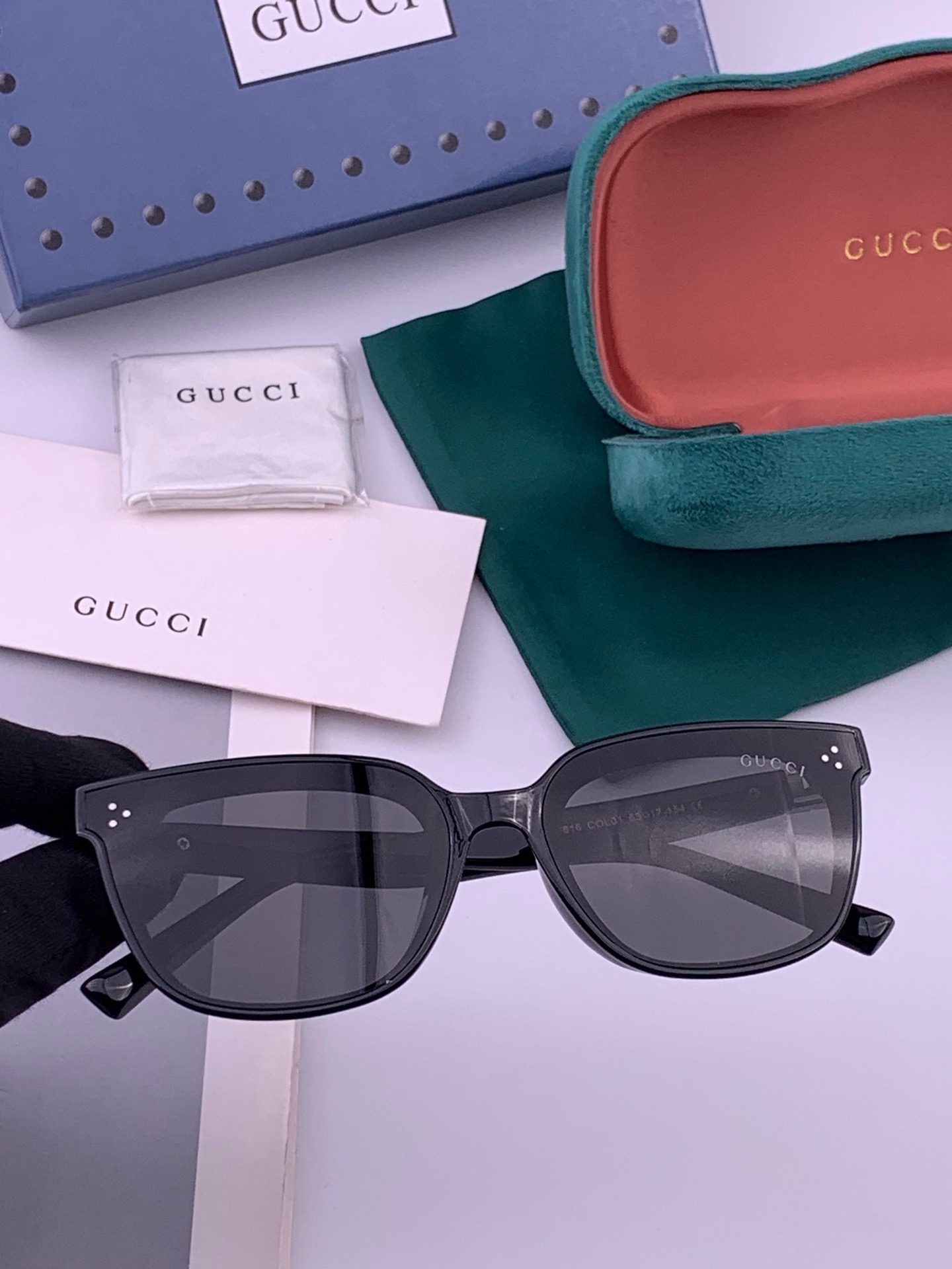 GUCCI  新款尼龙偏光太眼镜，情侣款时尚方框太阳镜佩戴舒适网红潮流款墨镜，大气女人范儿，大脸小脸都好看 ！型号：G6