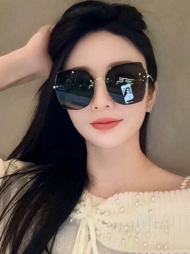 🔺 【香奈儿-尼龙偏光太阳镜】开春新款 潮流爆款 时尚多边形偏光太阳镜 高品质 佩戴舒适 网红潮款墨镜 女士高清尼龙偏光 🔺 【香奈儿-尼龙偏光太阳镜】开春新款 潮流爆款 时尚多边形偏光太阳镜 高品质 佩戴舒适 网红潮款墨镜 女士高清尼龙偏光