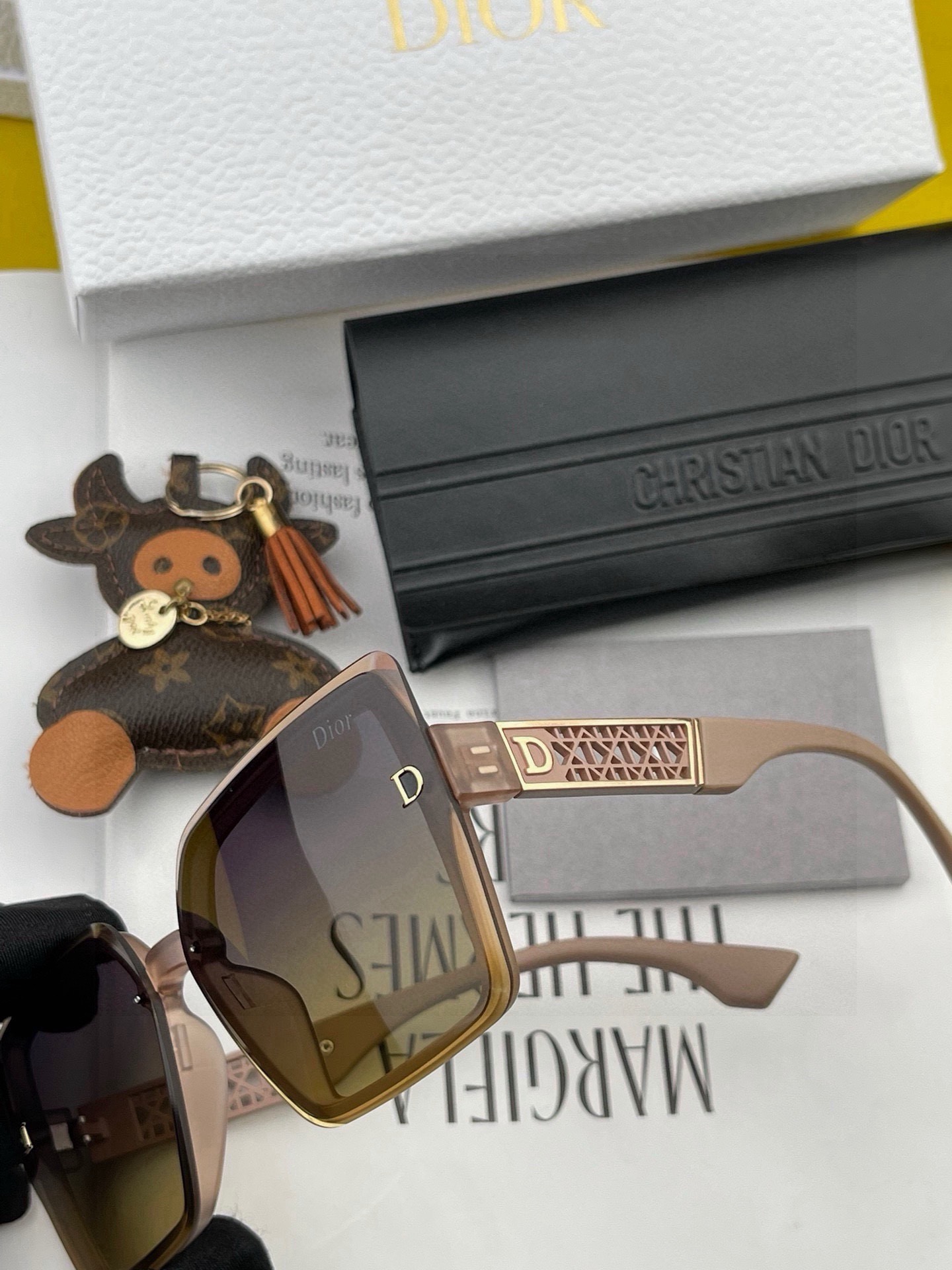 🔺 【DIOR-迪奥】开春新款 潮流爆款 时尚方框尼龙太阳镜 高品质 佩戴舒适 网红潮款墨镜 女士高清尼龙太阳镜🕶️ 🎉
