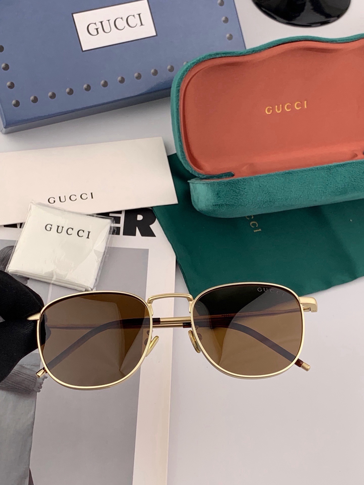 Gucci 。  高品质男女款墨镜   👍 进口宝丽来偏光镜片  。 开车钓鱼都可 。百搭显瘦墨镜韩版男士飞行员大框司机