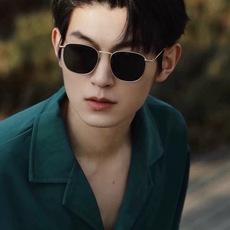 Gucci 。 高品质男女款墨镜 👍 进口宝丽来偏光镜片 。 开车钓鱼都可 。百搭显瘦墨镜韩版男士飞行员大框司机 Gucci 。 高品质男女款墨镜 👍 进口宝丽来偏光镜片 。 开车钓鱼都可 。百搭显瘦墨镜韩版男士飞行员大框司机