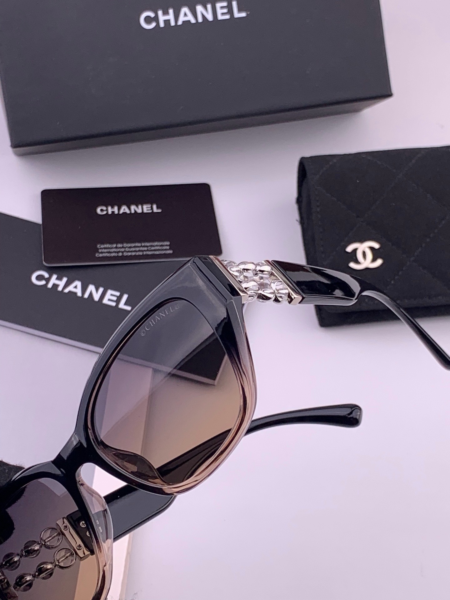 🔺CHANEL🔻官方早春新款，众多明星同款[色]香奈儿‼️‼️新款偏光墨镜 ，🌈🌈宝丽来超清偏光太阳镜🔝🔝型号：CH87