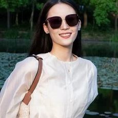 【尼龙偏光系列】DIOR无框太阳镜墨方框设计,不挑脸型,无论搭配大衣还是连衣裙都非常显气质尼龙偏光镜片预防紫外线 型号 【尼龙偏光系列】DIOR无框太阳镜墨方框设计,不挑脸型,无论搭配大衣还是连衣裙都非常显气质尼龙偏光镜片预防紫外线 型号