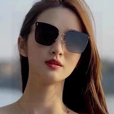 【尼龙偏光系列】DIOR无框太阳镜墨多边形设计,不挑脸型,无论搭配大衣还是连衣裙都非常显气质尼龙偏光镜片预防紫外线 型 【尼龙偏光系列】DIOR无框太阳镜墨多边形设计,不挑脸型,无论搭配大衣还是连衣裙都非常显气质尼龙偏光镜片预防紫外线 型