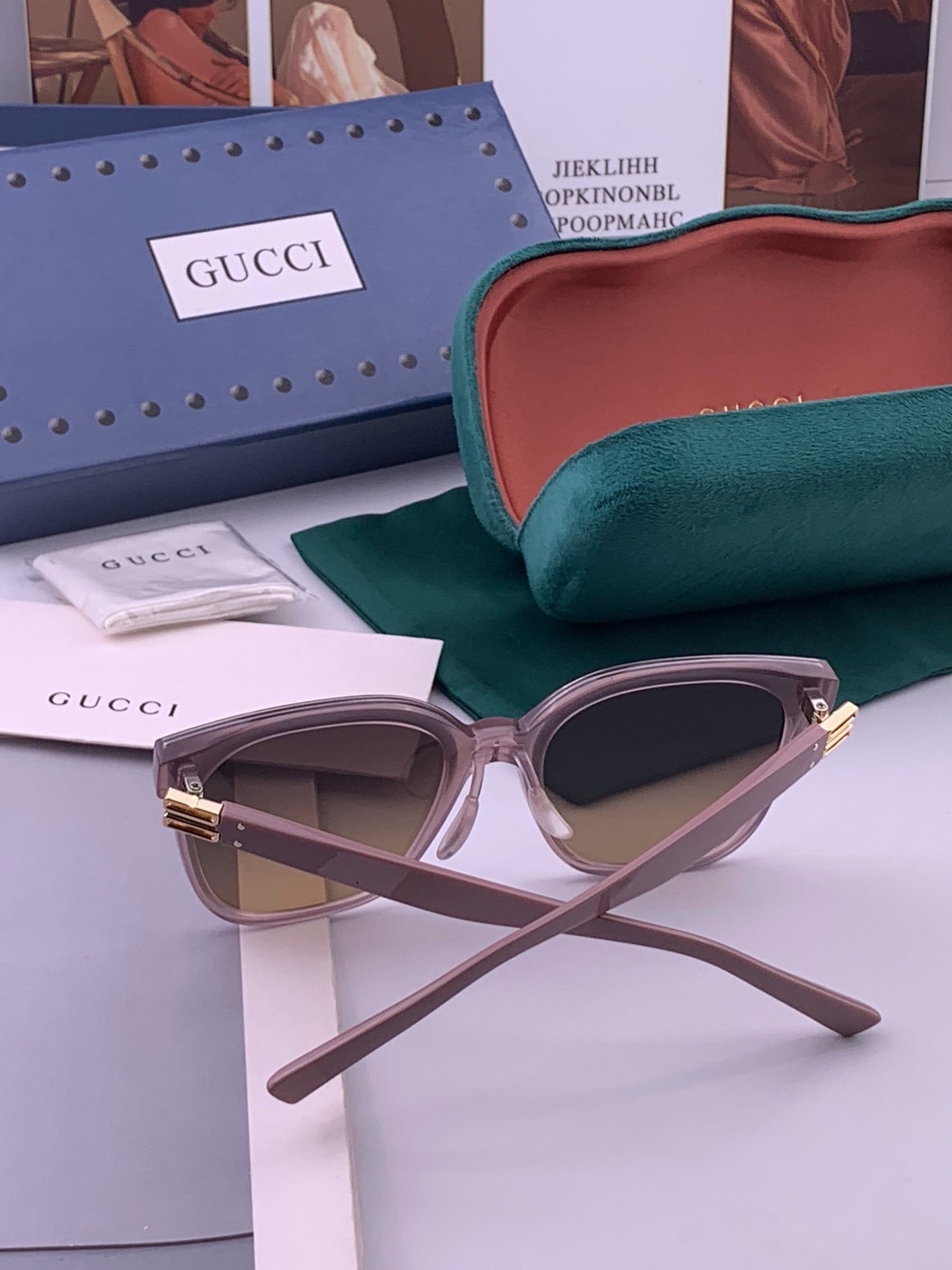 GUCCI  新款尼龙偏光太眼镜，情侣款时尚方框太阳镜佩戴舒适网红潮流款墨镜，大气女人范儿，大脸小脸都好看 ！型号：G2