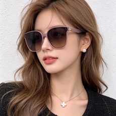 GUCCI 新款尼龙偏光太眼镜,情侣款时尚方框太阳镜佩戴舒适网红潮流款墨镜,大气女人范儿,大脸小脸都好看 !型号:G2 GUCCI 新款尼龙偏光太眼镜,情侣款时尚方框太阳镜佩戴舒适网红潮流款墨镜,大气女人范儿,大脸小脸都好看 !型号:G2