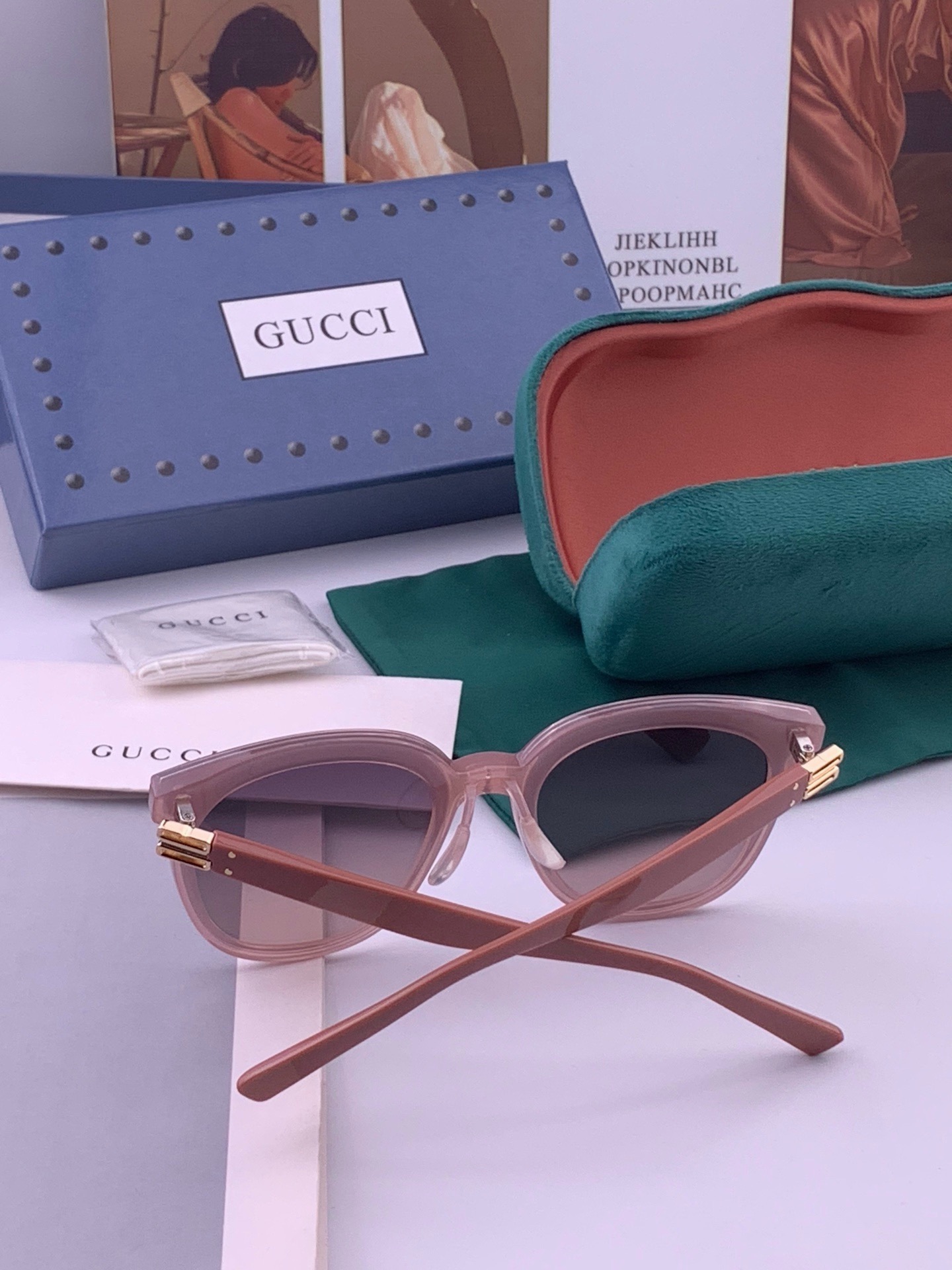 GUCCI  新款尼龙偏光太眼镜，情侣款时尚方框太阳镜佩戴舒适网红潮流款墨镜，大气女人范儿，大脸小脸都好看 ！型号：G2