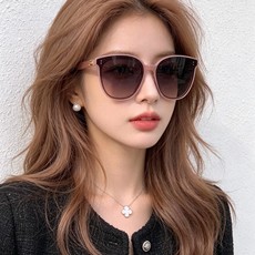 GUCCI 新款尼龙偏光太眼镜,情侣款时尚方框太阳镜佩戴舒适网红潮流款墨镜,大气女人范儿,大脸小脸都好看 !型号:G2 GUCCI 新款尼龙偏光太眼镜,情侣款时尚方框太阳镜佩戴舒适网红潮流款墨镜,大气女人范儿,大脸小脸都好看 !型号:G2