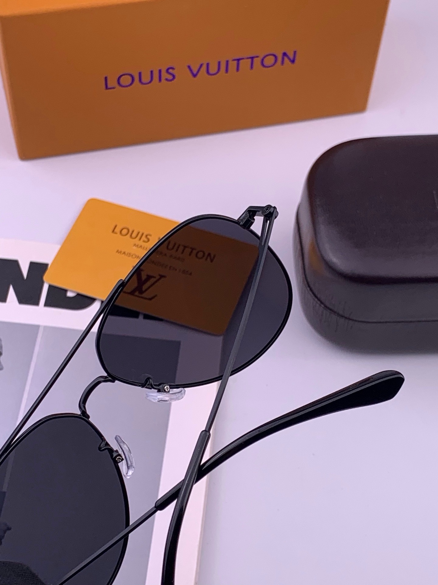 LV 。  高品质男女款墨镜   👍 进口宝丽来偏光镜片  。蛤蟆镜 开车钓鱼都可 。百搭显瘦墨镜韩版男士飞行员大框司机