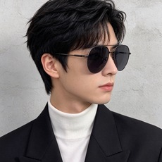 LV 。 高品质男女款墨镜 👍 进口宝丽来偏光镜片 。蛤蟆镜 开车钓鱼都可 。百搭显瘦墨镜韩版男士飞行员大框司机 LV 。 高品质男女款墨镜 👍 进口宝丽来偏光镜片 。蛤蟆镜 开车钓鱼都可 。百搭显瘦墨镜韩版男士飞行员大框司机
