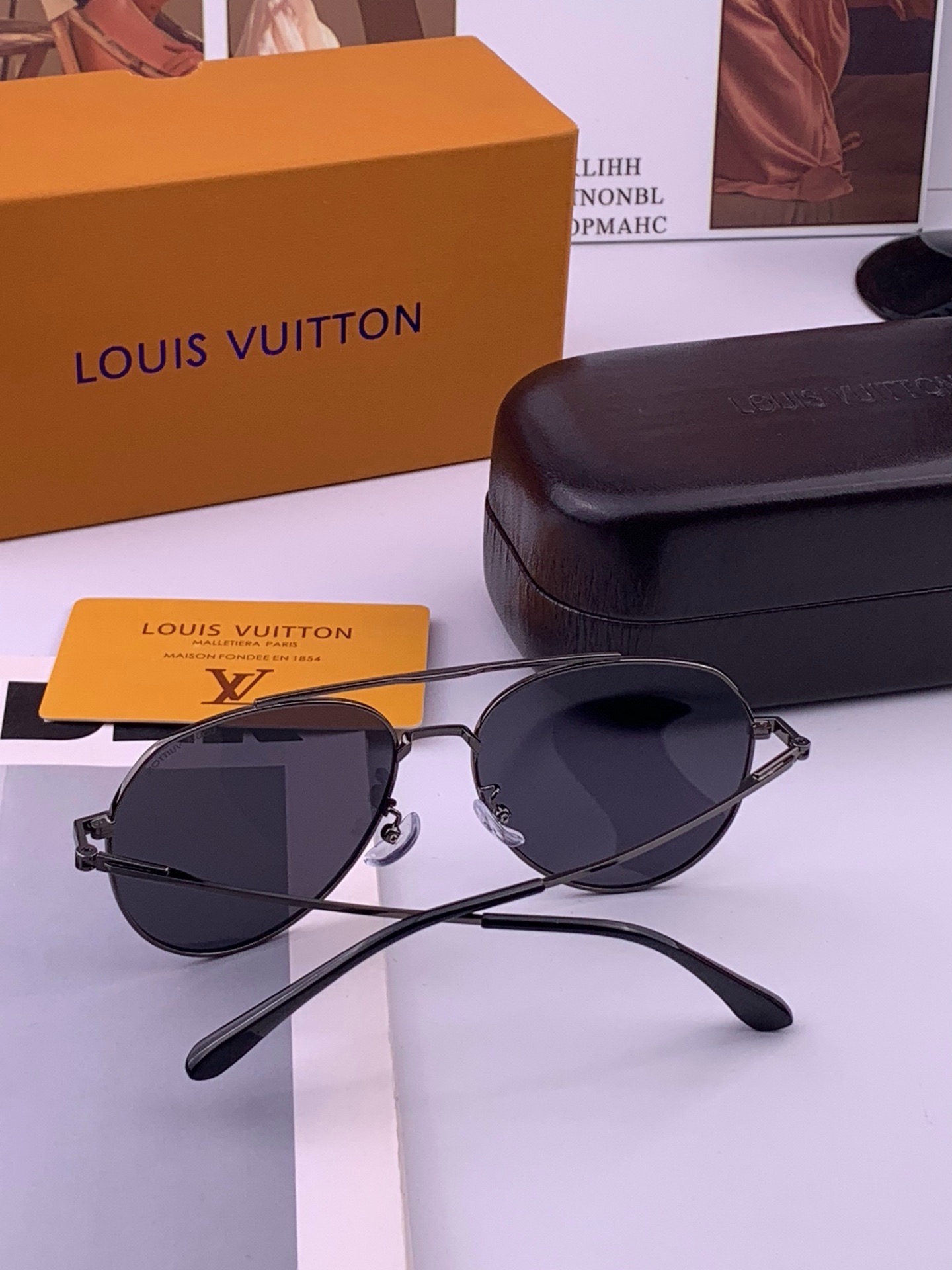 LV 。  高品质男女款墨镜   👍 进口宝丽来偏光镜片  。蛤蟆镜 开车钓鱼都可 。百搭显瘦墨镜韩版男士飞行员大框司机