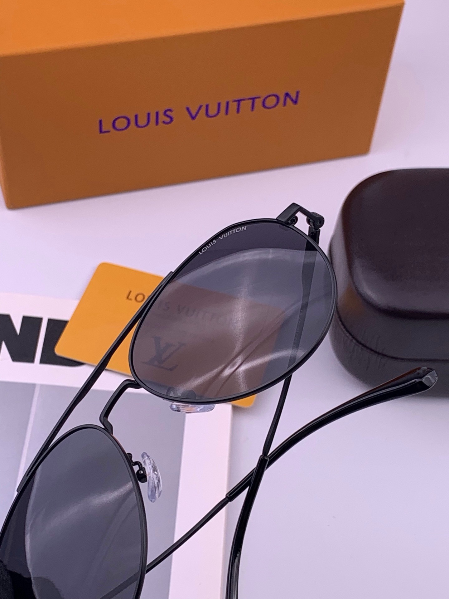 LV 。  高品质男女款墨镜   👍 进口宝丽来偏光镜片  。蛤蟆镜 开车钓鱼都可 。百搭显瘦墨镜韩版男士飞行员大框司机