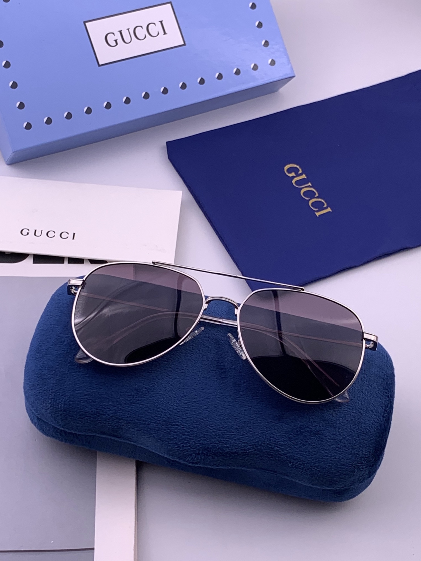 Gucci 。  高品质男女款墨镜   👍 进口宝丽来偏光镜片  。蛤蟆镜 开车钓鱼都可 。百搭显瘦墨镜韩版男士飞行员大