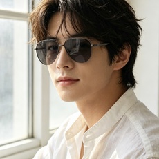 Gucci 。 高品质男女款墨镜 👍 进口宝丽来偏光镜片 。蛤蟆镜 开车钓鱼都可 。百搭显瘦墨镜韩版男士飞行员大 Gucci 。 高品质男女款墨镜 👍 进口宝丽来偏光镜片 。蛤蟆镜 开车钓鱼都可 。百搭显瘦墨镜韩版男士飞行员大